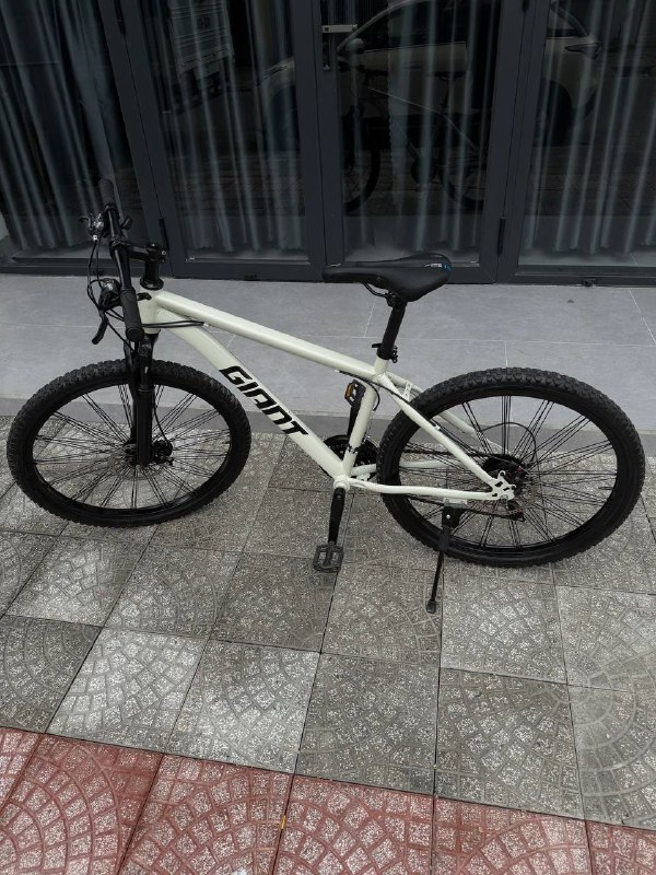 Used GIANT mountain bike for sale in Da Nang, 26 inch wheels, 21 speeds